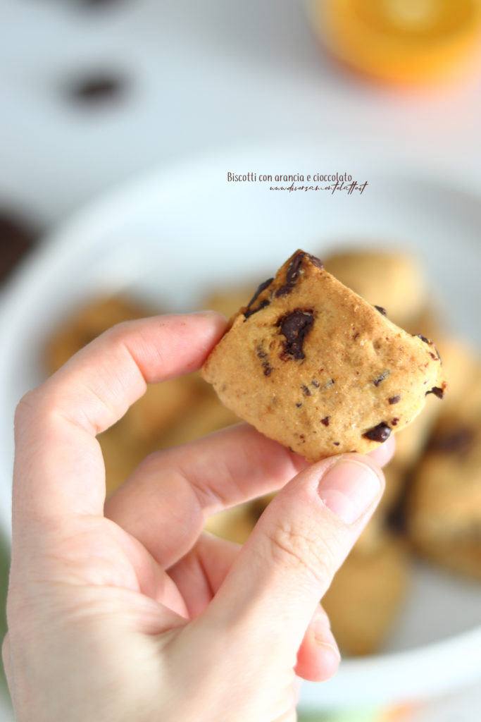 biscotti con arancia e cioccolato vegan