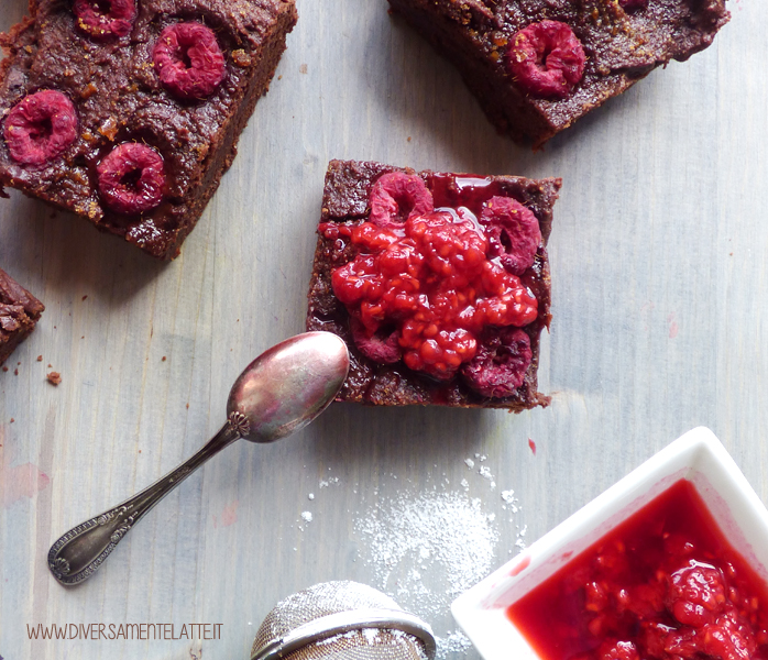 diversamentelatte brownies vegano al cioccolato e lamponi