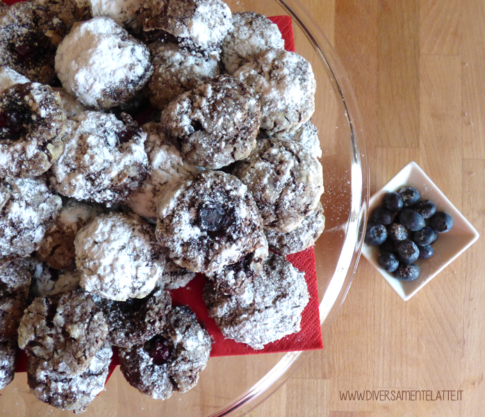 diversamentelatte crinkle al cioccolato e mirtilli senza burro