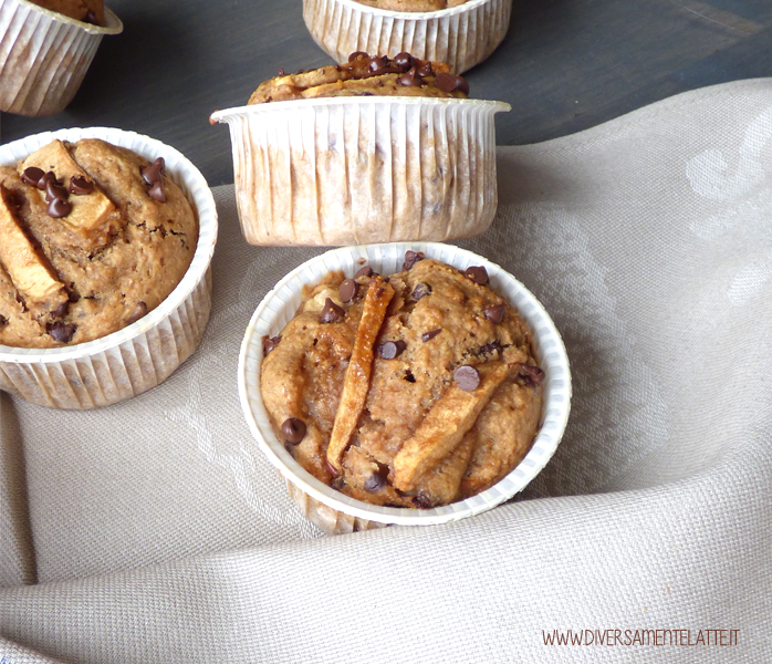 diversamentelatte muffin vegani alle mele e gocce di cioccolato