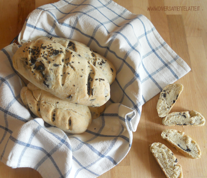 diversamentelatte pane alle olive e sesamo