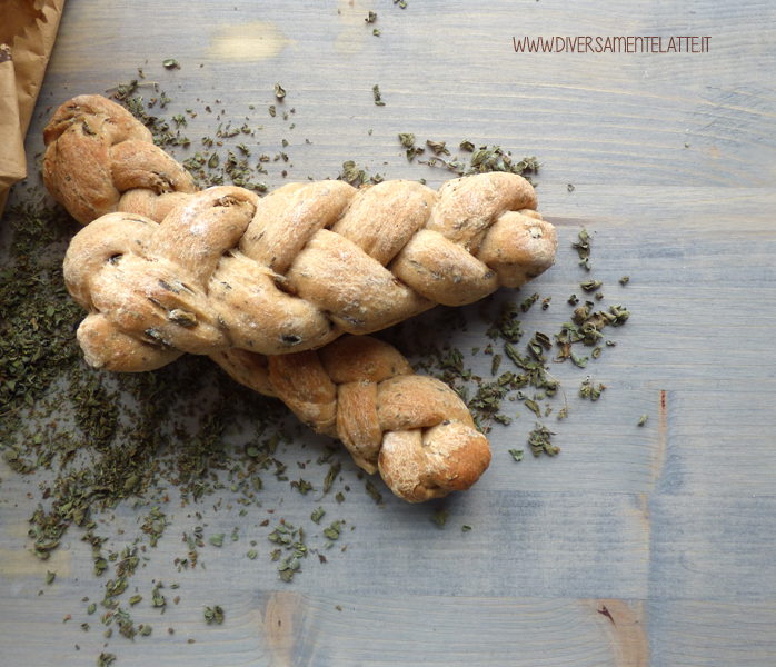 diversamentelatte trecce di pane ai capperi e maggiorana