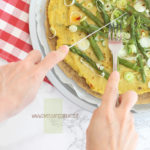 diversamentelatte_pizza di quinoa con hummus asparagi