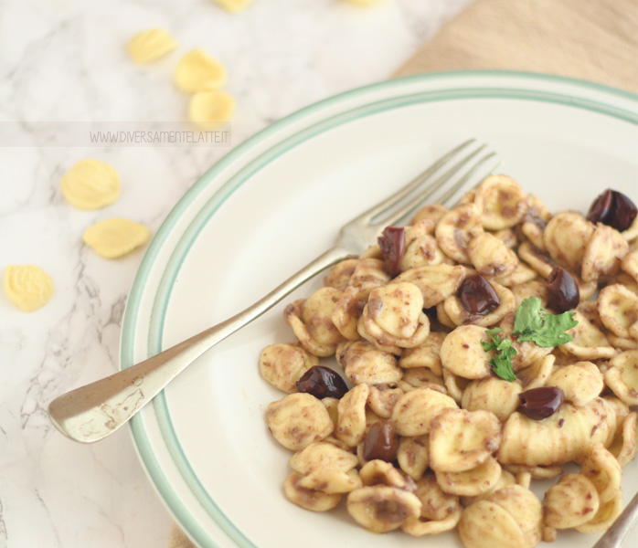 diversamentelatte_orecchiette con pesto di olive taggiasche e cannellini