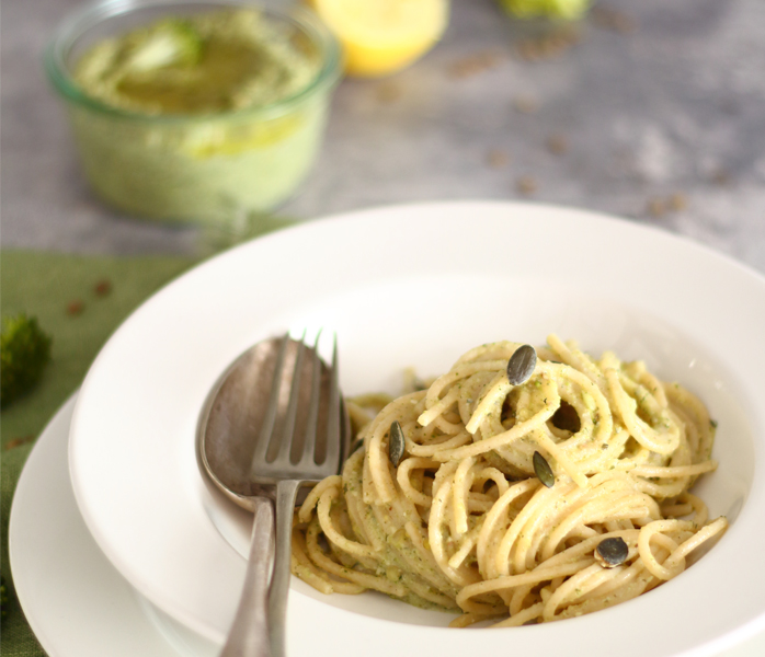 diversamentelatte_spaghetti con pesto di broccoli e lenticchie