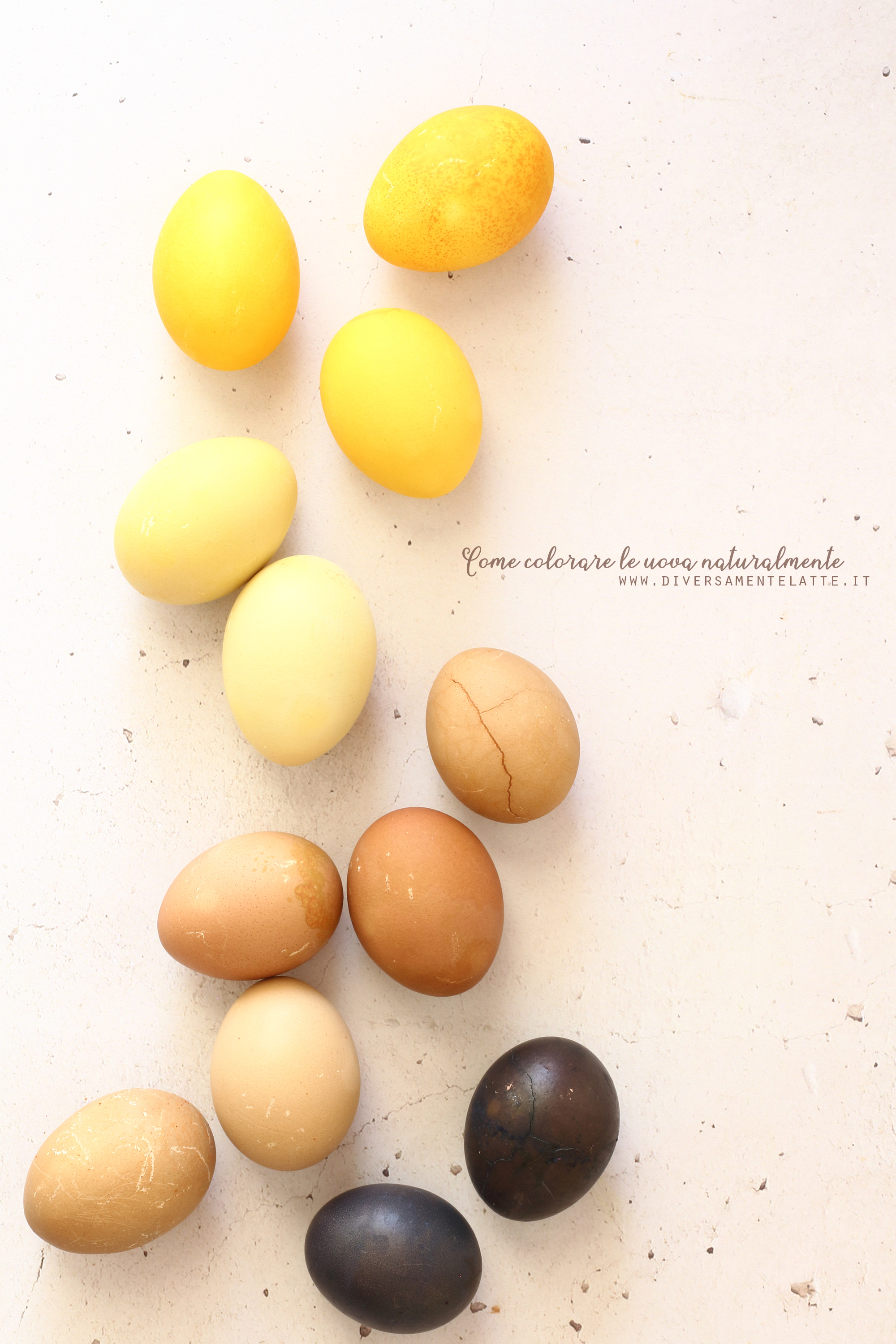 uova colorate con colori naturali