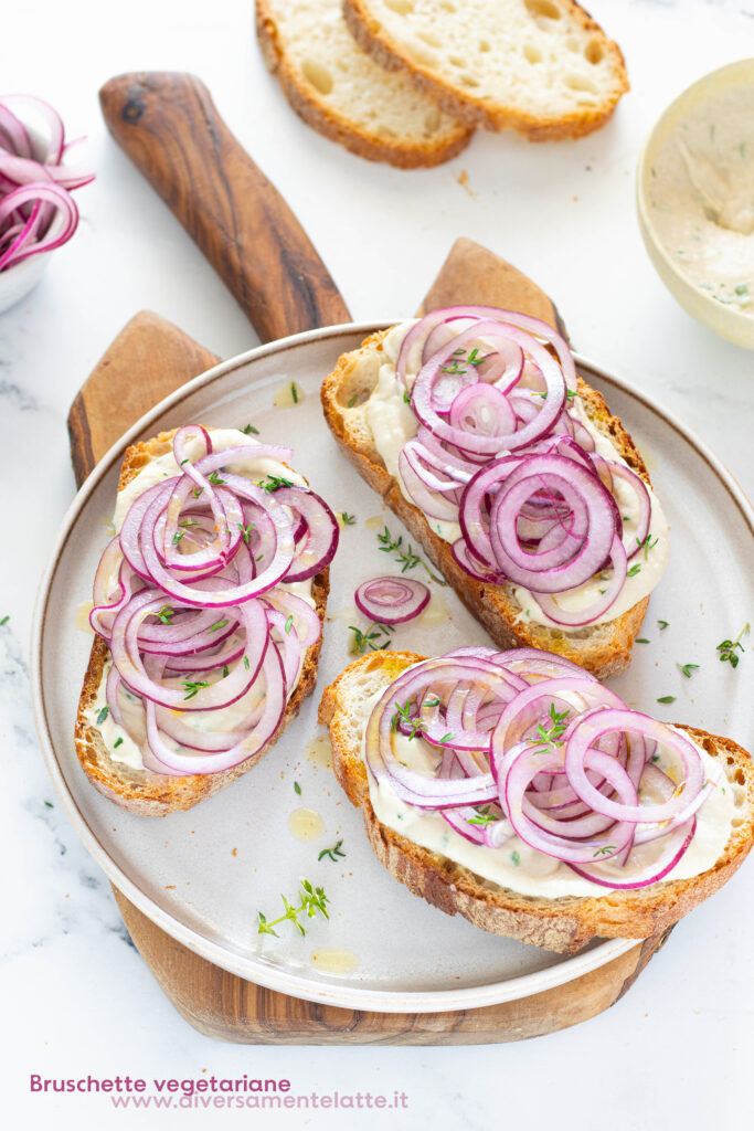 Bruschetta cipolle e humus