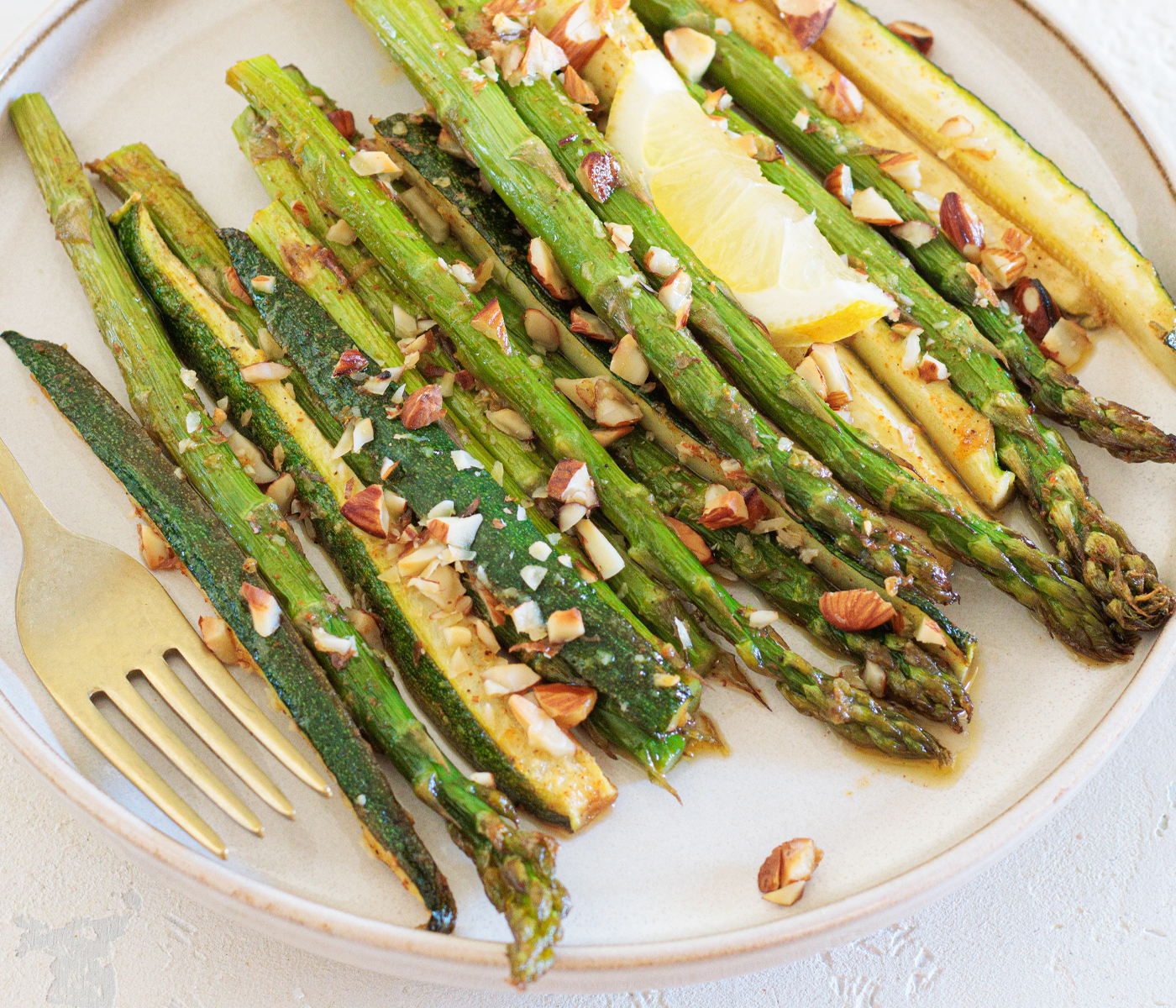 Asparagi al forno con mandorle