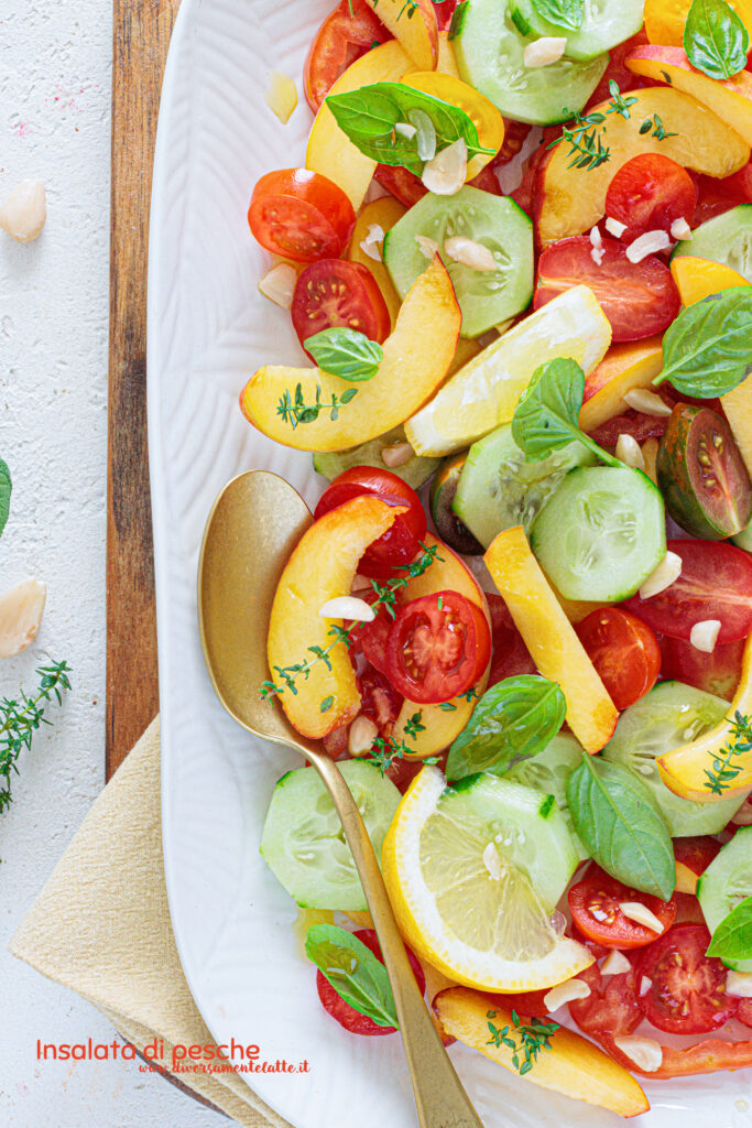 insalata di pesche e verdure